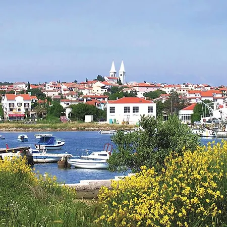 Appartement Gorgeous In With House Sea View
