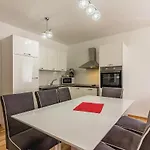Апартаменты Three-bedroom In Медулин