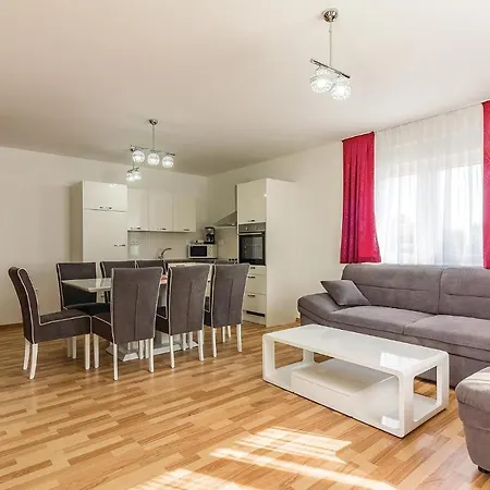 Three-bedroom In شقة ميدولين