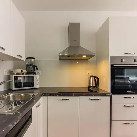 Apartment Gorgeous In With House Sea View *