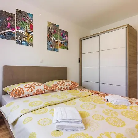 Three-bedroom In شقة ميدولين