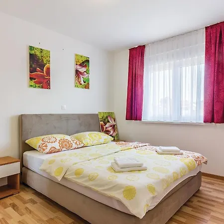 Apartment Gorgeous In With House Sea View
